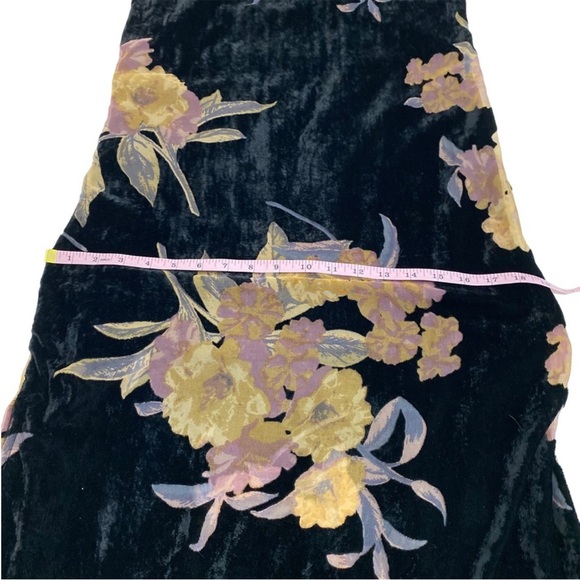 Band of Gypsies Velvet Floral Slip Dress - Picture 6 of 9